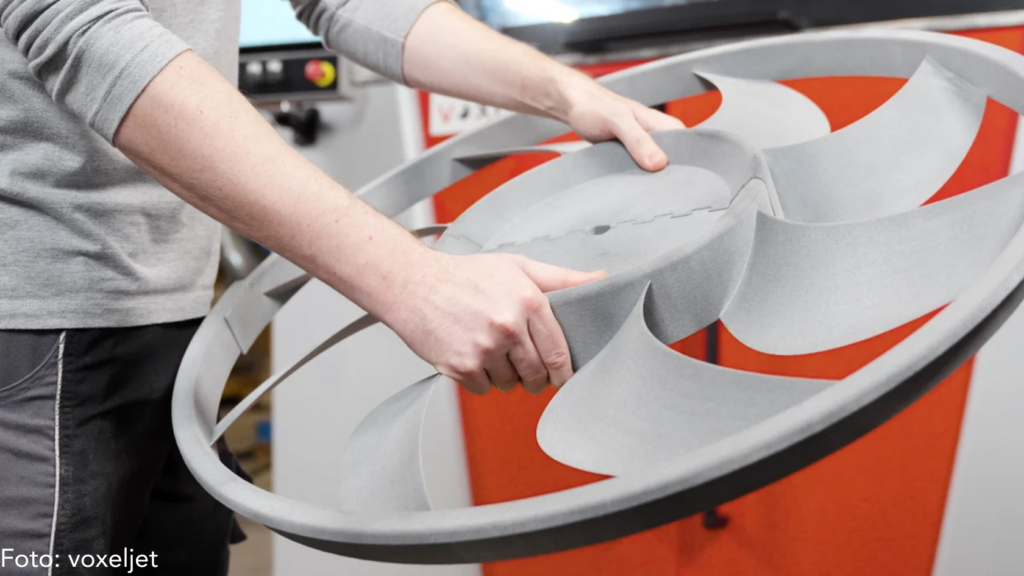 2 voxeljet HSS large parts